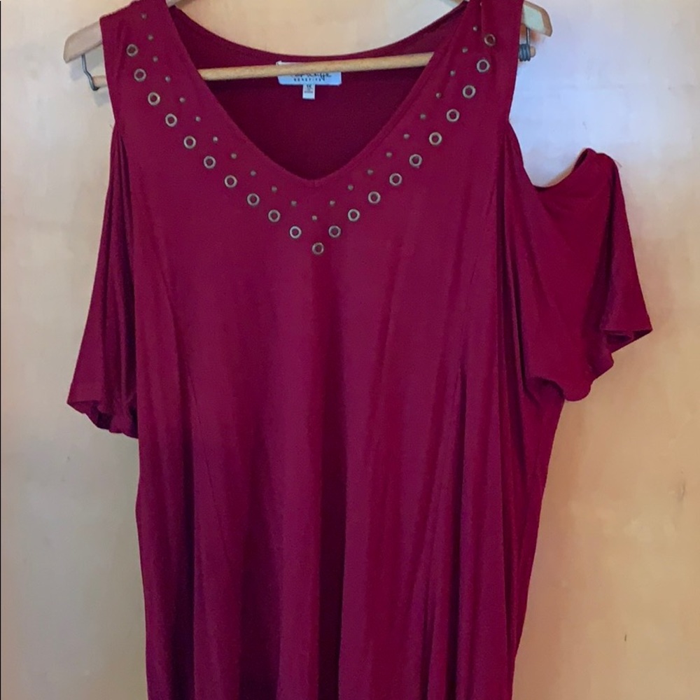 Maroon top w brass stud neckline